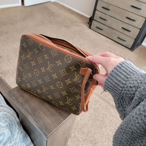 Louis Vuitton vintage clutch/wristlet bag